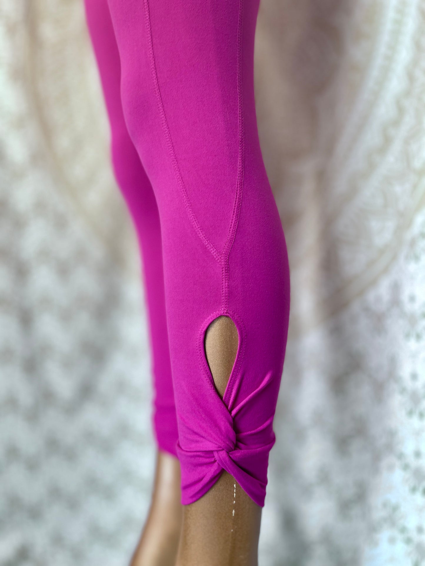 Keyhole Yoga Leggings