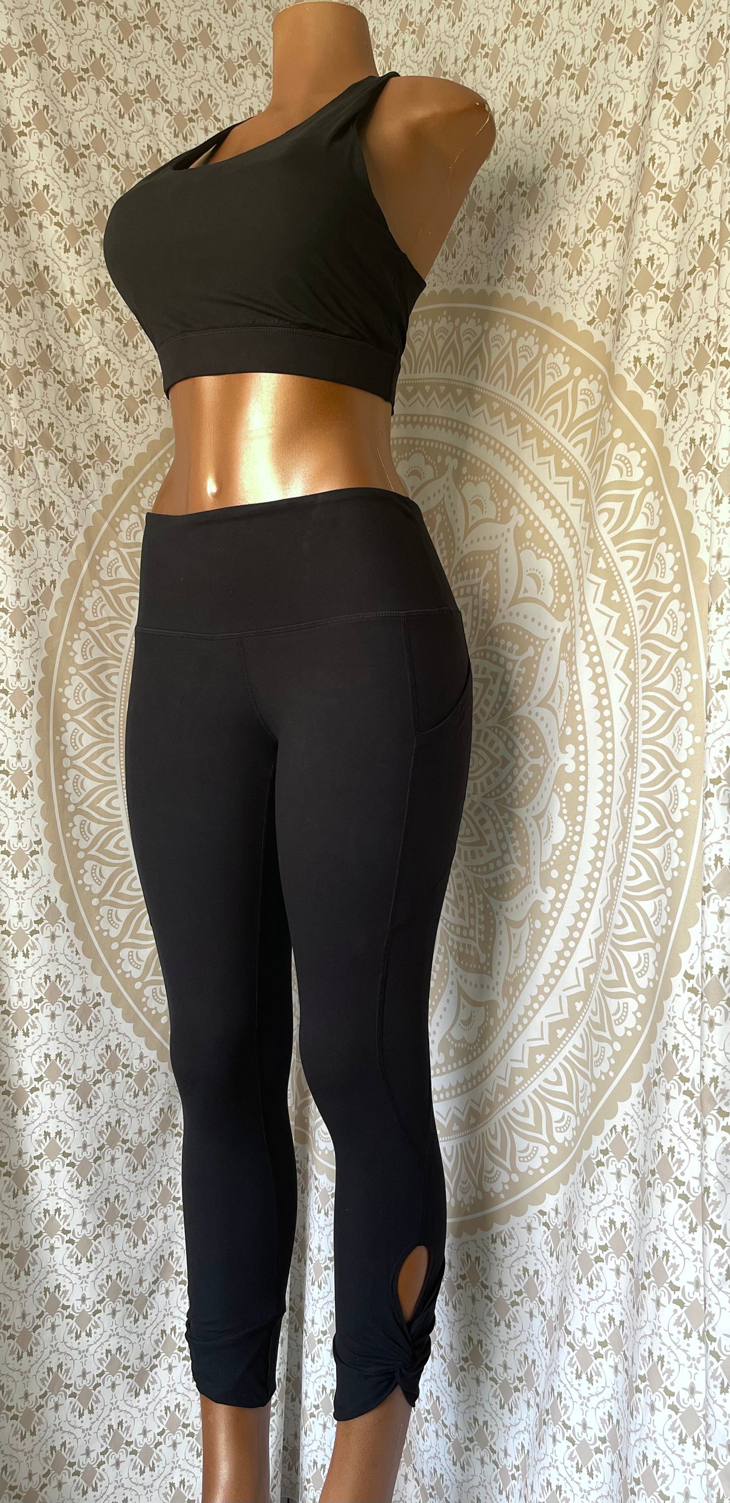 Keyhole Yoga Leggings