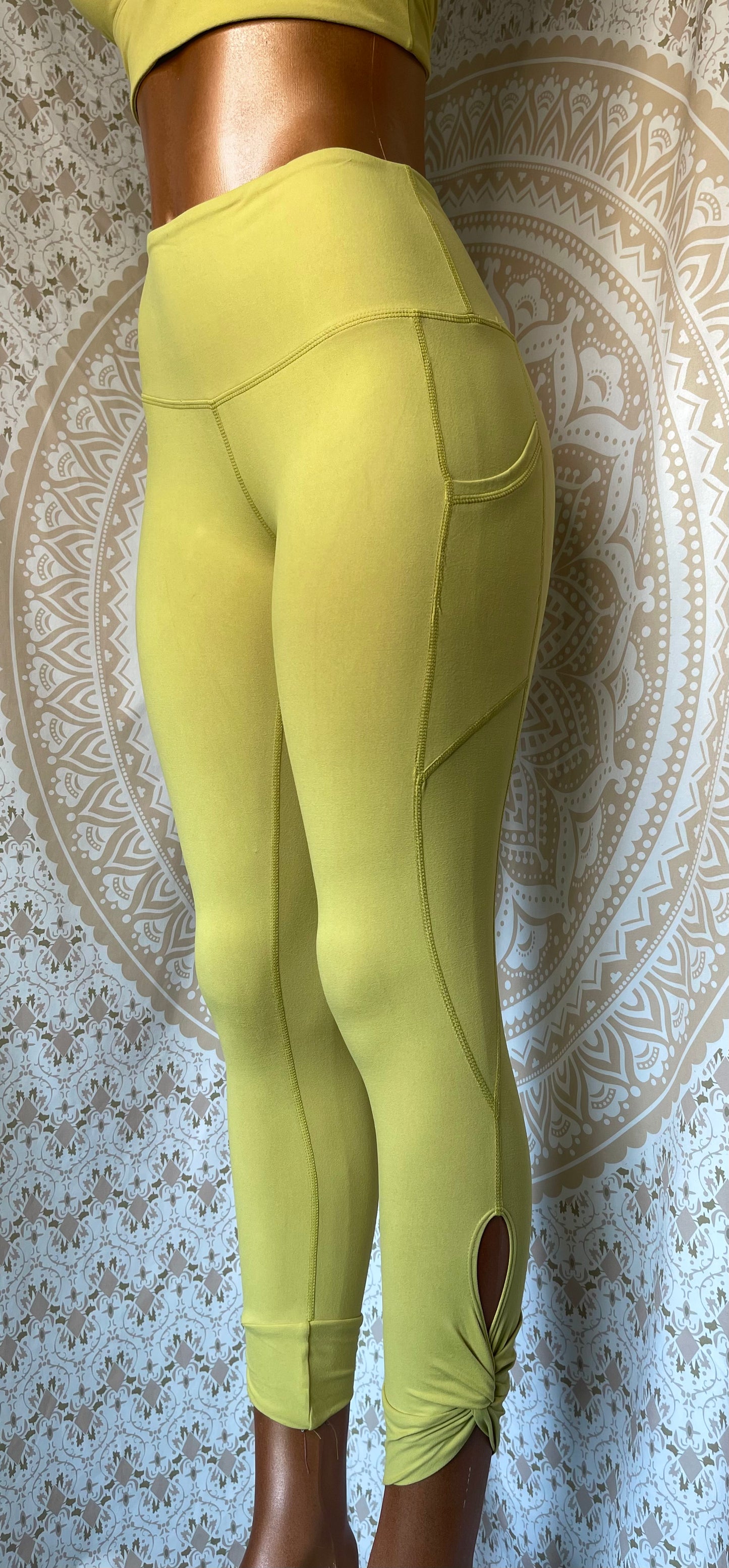 Keyhole Yoga Leggings